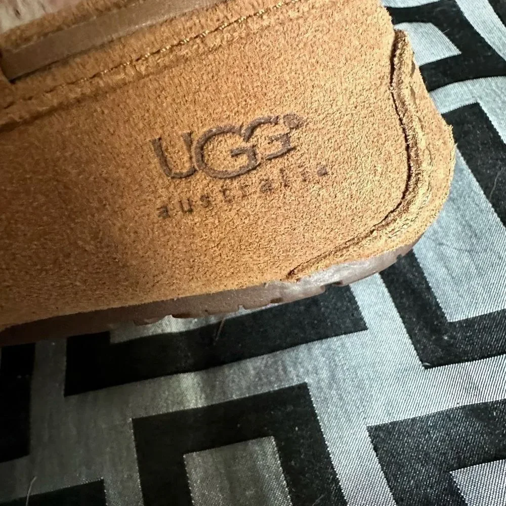 UGG Dakota Slipper - Little Kid / Big Kid - Chestnut